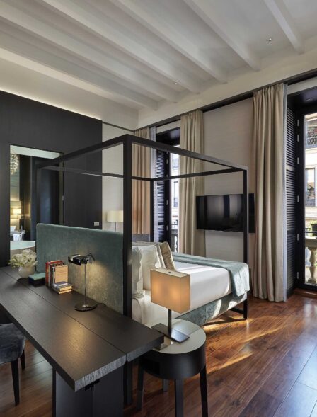 10047_milansuitepresidentialbedroom_orig-3.jpg
