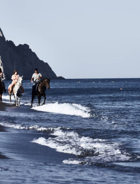 17146_istoriabeachhotelsantorini97_orig-1.jpg