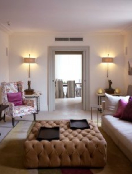 6161_hotelderussieromenijinskysuitelivingroom2020_orig (1)