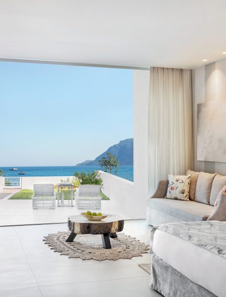 1010 Ikos Aria Deluxe Junior Suite Private Garden Sea View 2 6683x4455 2880x1919