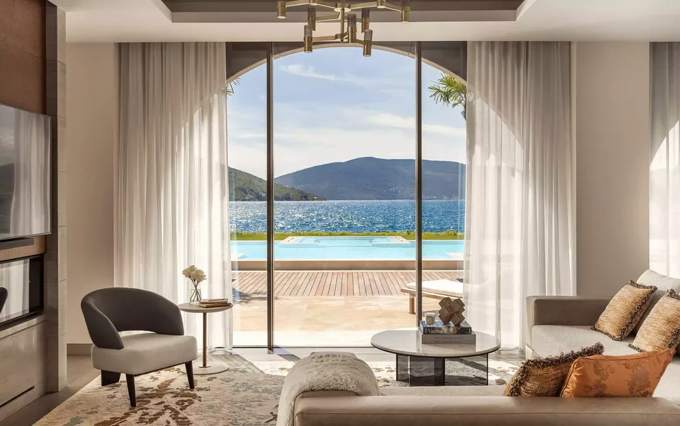 Oopm Villa Two Living Room Pool View